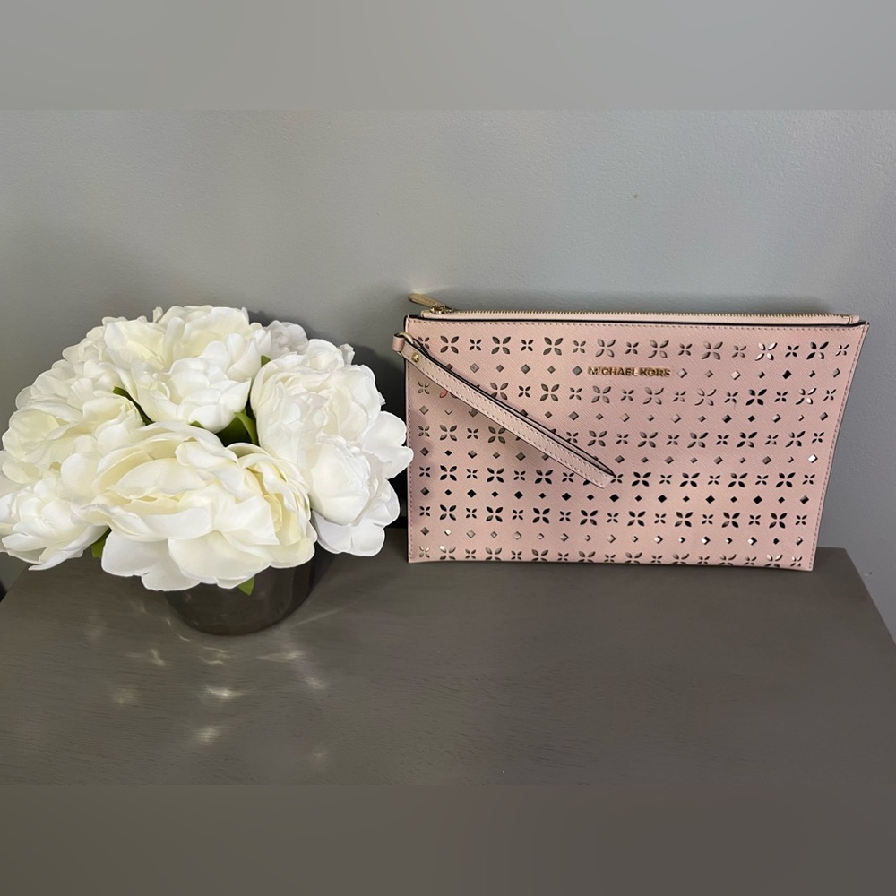 Michael Kors Jet Set Travel XL Zip Clutch